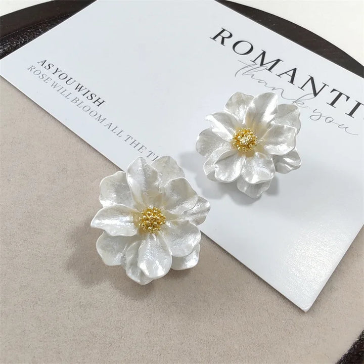 Boucles d'oreilles en acrylique blanc chic avec bouton