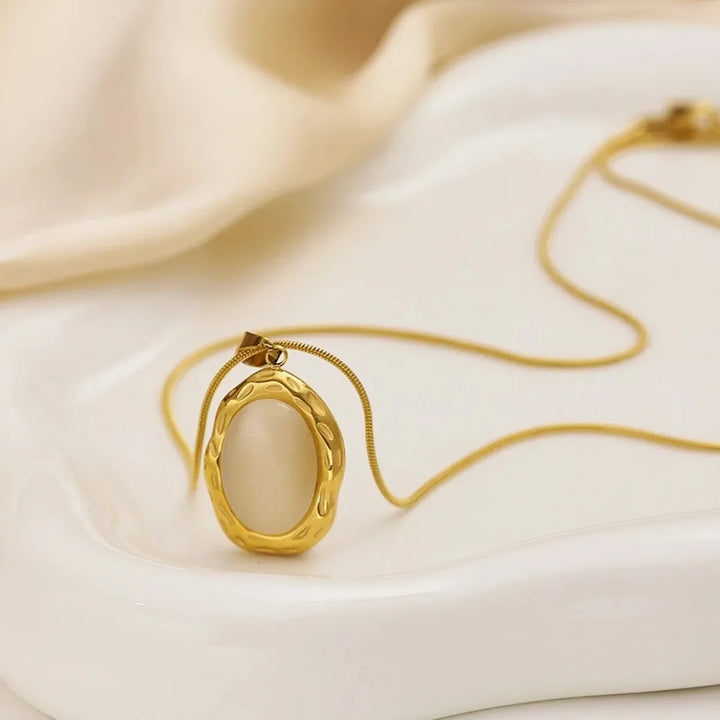 Collier en Or Doré avec Opale Œil de Chat