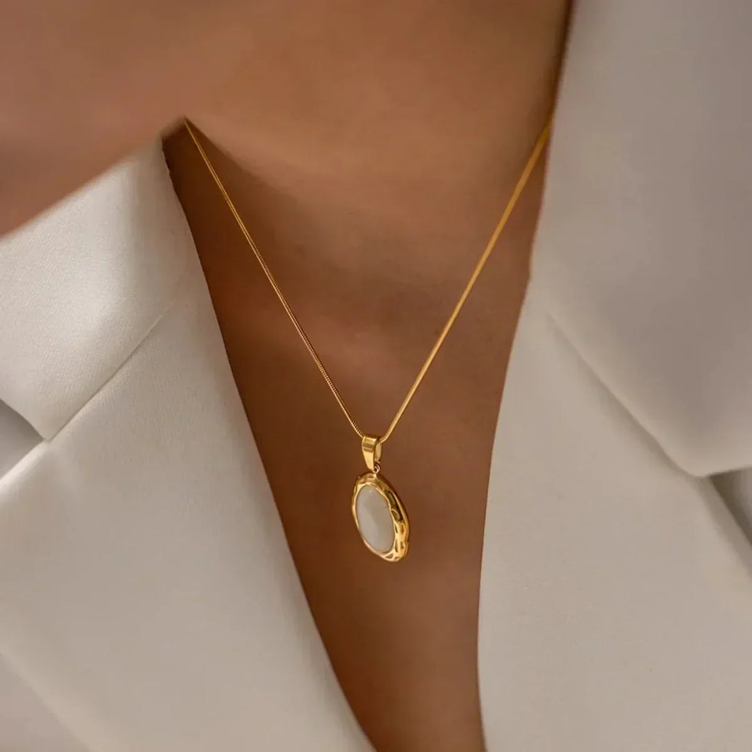 Collier en Or Doré avec Opale Œil de Chat