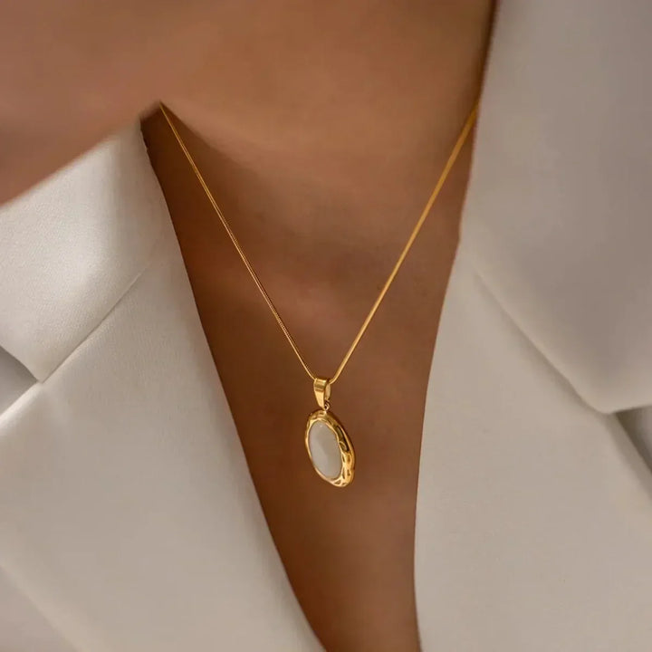 Collier en Or Doré avec Opale Œil de Chat