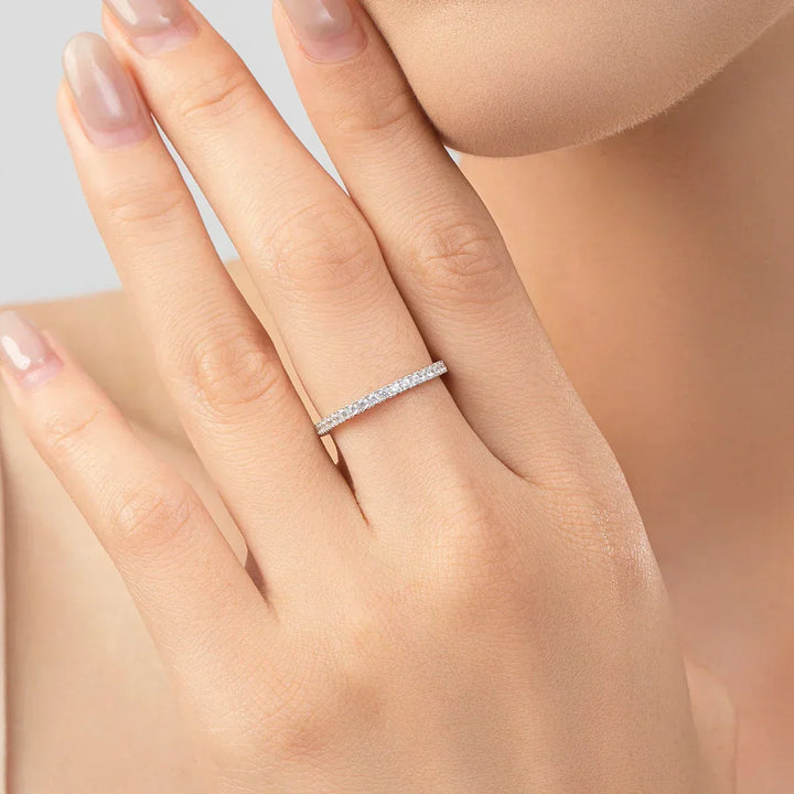Bague Éternité Minimaliste Éclairée