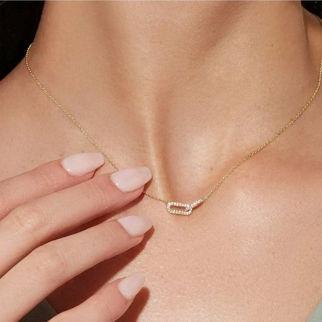 Collier Élégant avec Pendentif en Fleur Métallique en Forme de Vague