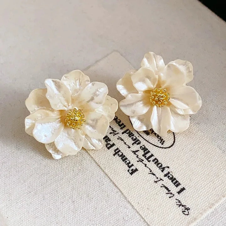 Boucles d'oreilles en acrylique blanc chic avec bouton