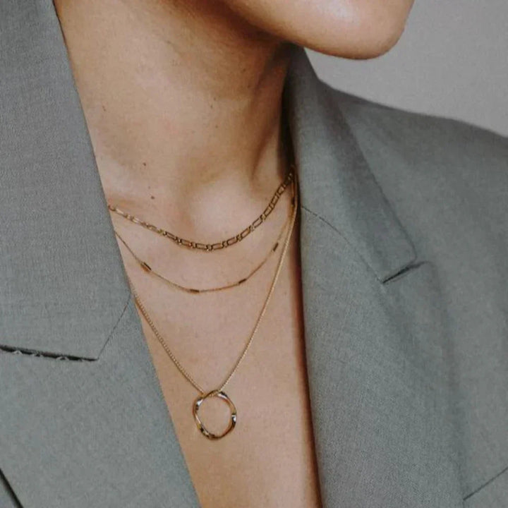 Collier ouvert Hoepel avec Trois Rangées en Or