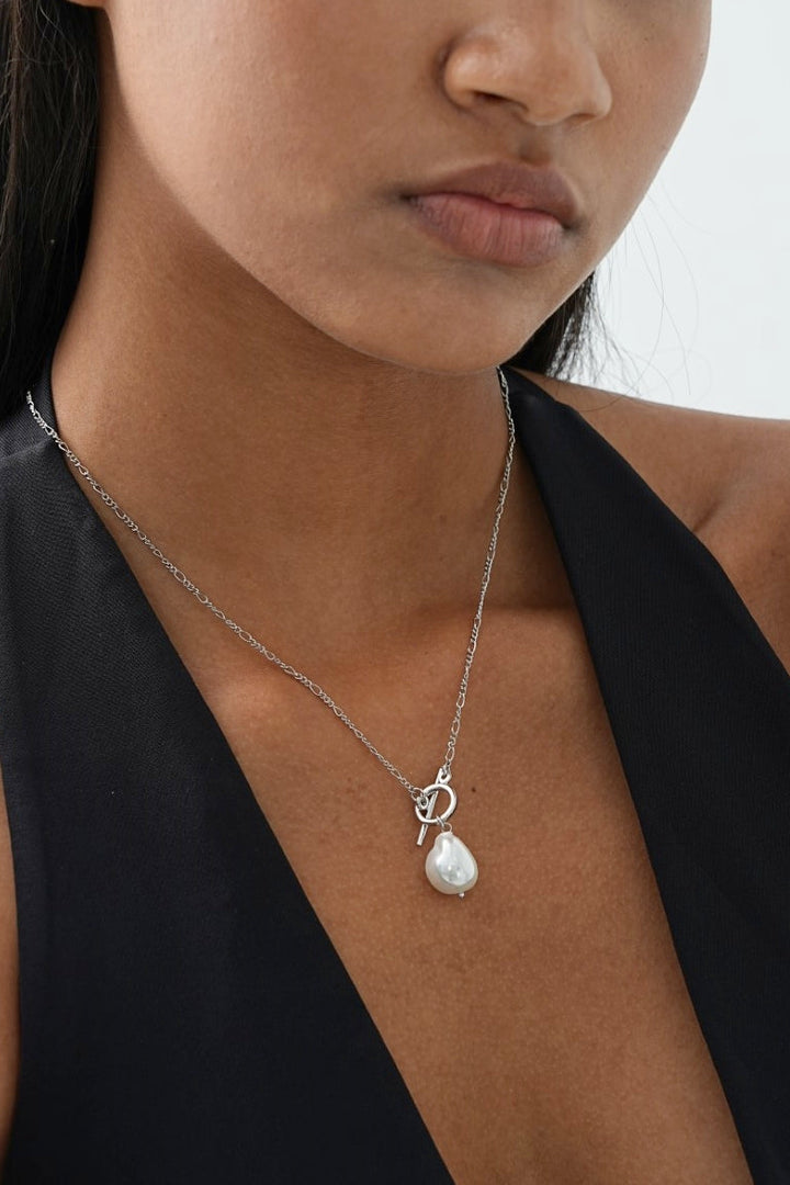 Collier Élégant avec Perles Dorées