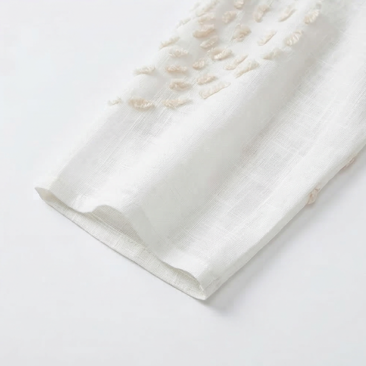 Robe décontractée brodée pour femme.