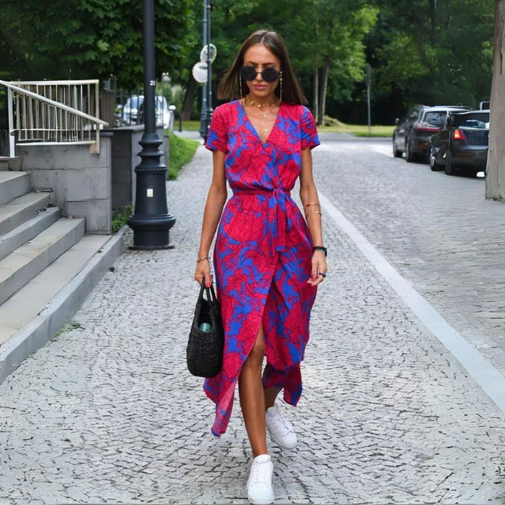 Giada™ | Robe élégante avec décolleté en V et coupe ajustée