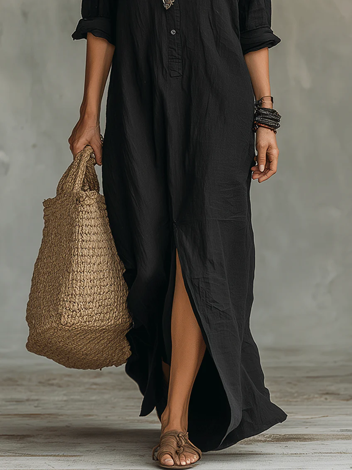 Claudia • Robe noire longue avec des boutons