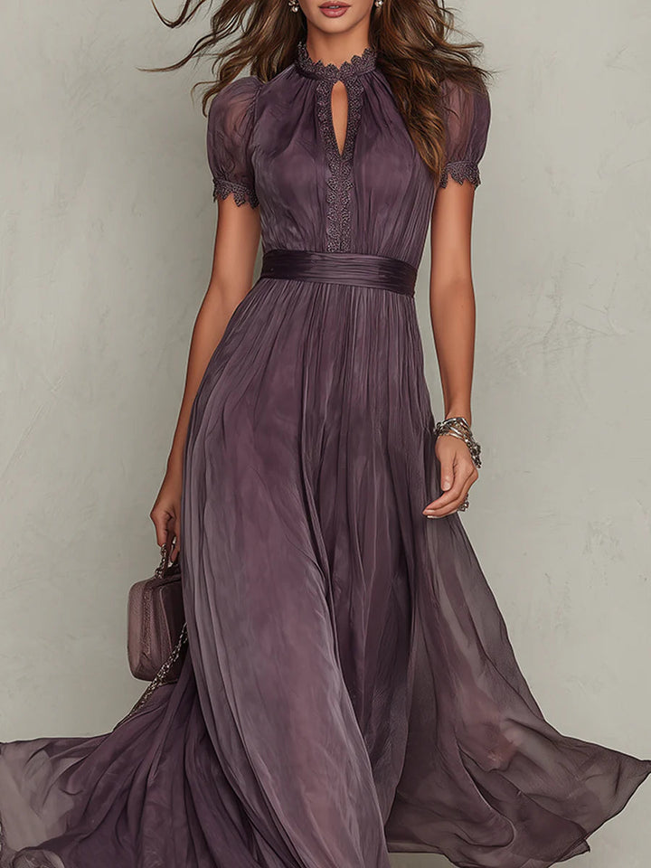 Flavia - Robe longue violette avec décolleté en goutte et bord en dentelle de chiffon