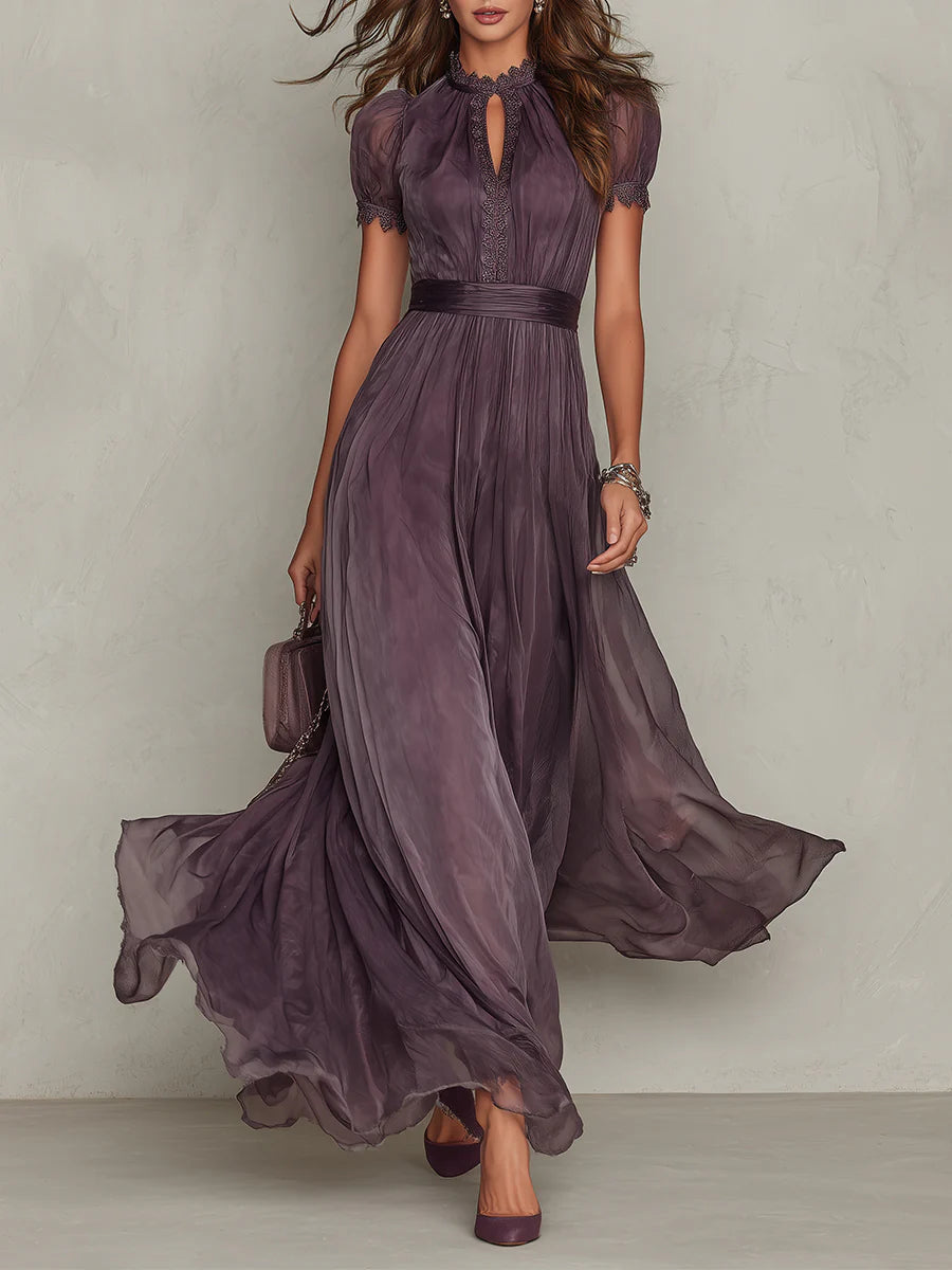 Flavia - Robe longue violette avec décolleté en clé, bord en dentelle de chiffon