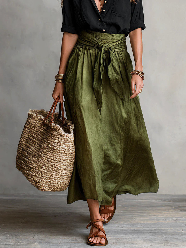 Vera™ | Ensemble de deux pièces : t-shirt noir et jupe midi verte olive