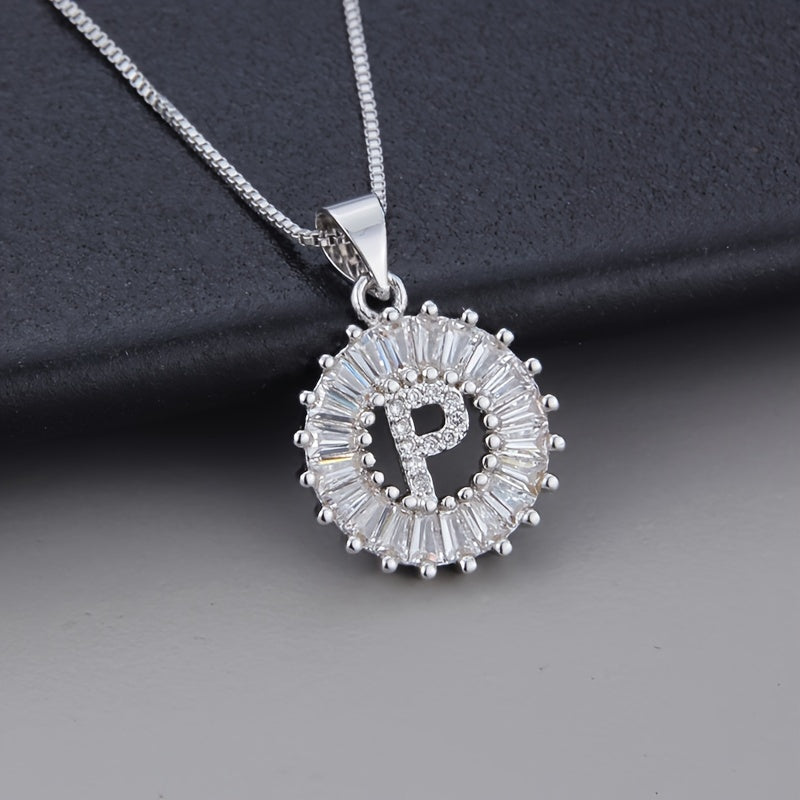 Collier en or blanc avec initiale "Z" et zirconiums