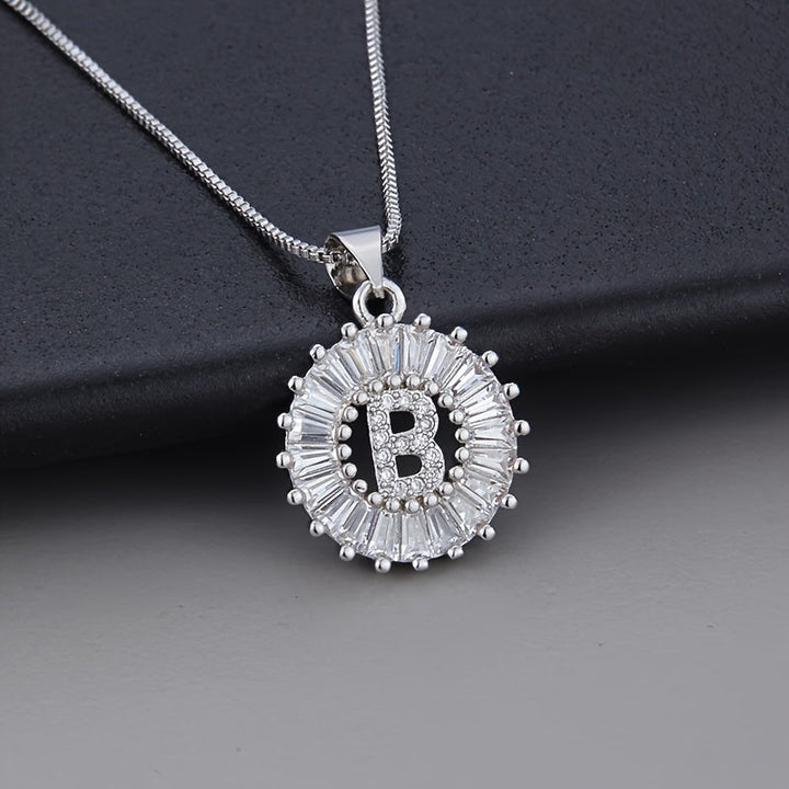 Collier en or blanc avec initiale "Z" et zirconiums