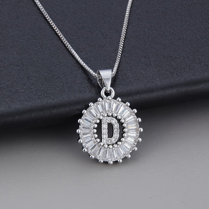 Collier en or blanc avec initiale "Z" et zirconiums
