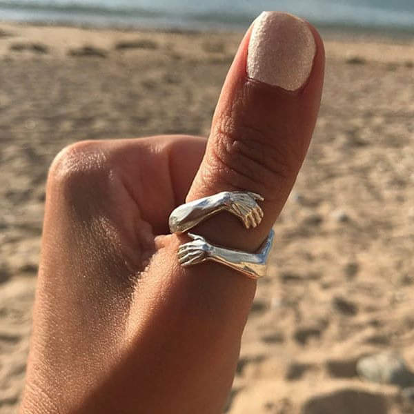 Bague d'Étreinte Argentée Ajustable