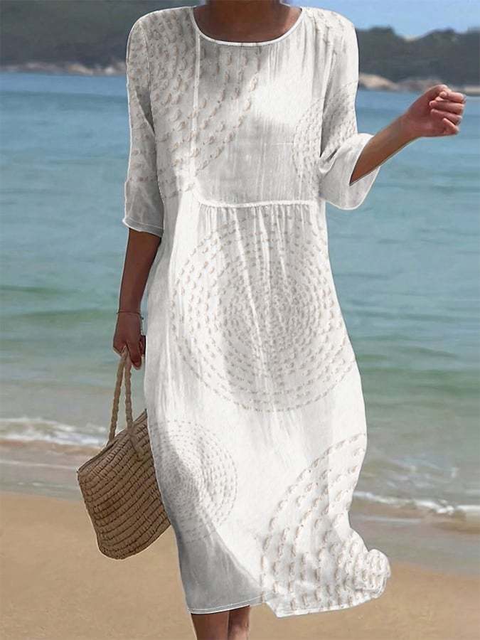 Robe décontractée brodée pour femme.