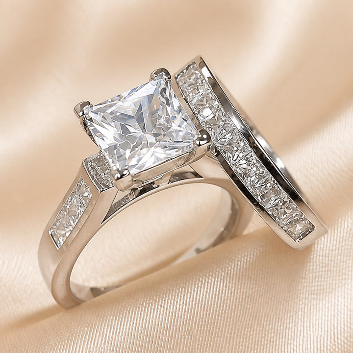 Collection avec anneau en or blanc et zircon carré