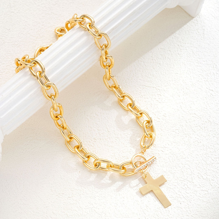 Collier à la Mode avec Fermoir Toggle en Or Blanc et Pendentif en Croix