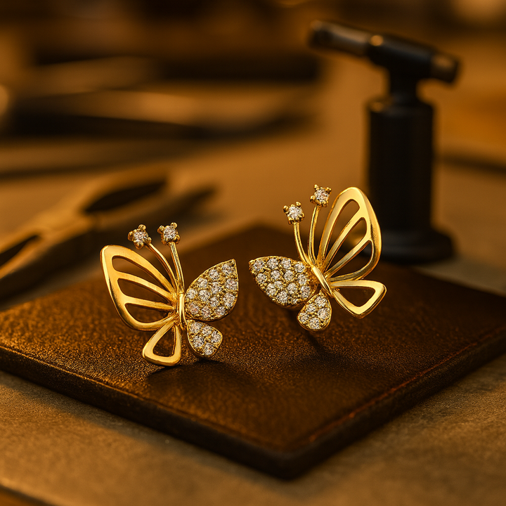 Boucles d'oreilles clous en zircon en forme de papillon élégantes