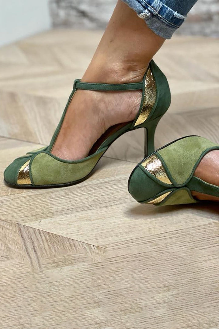 Taviana | Chaussures vernies avec des brides en T et bout fermé