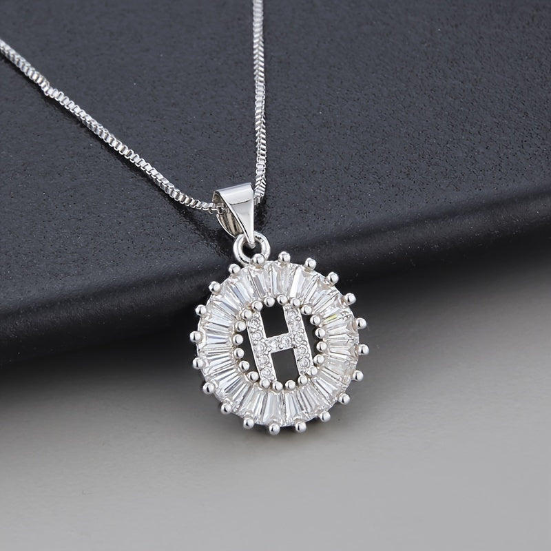 Collier en or blanc avec initiale "Z" et zirconiums
