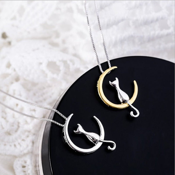 Collier élégant avec lune et chat