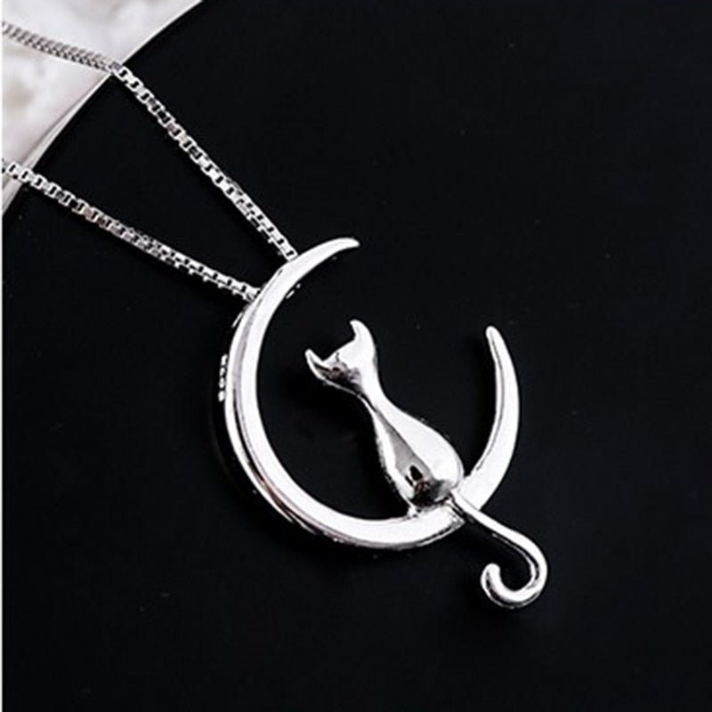 Collier élégant avec lune et chat