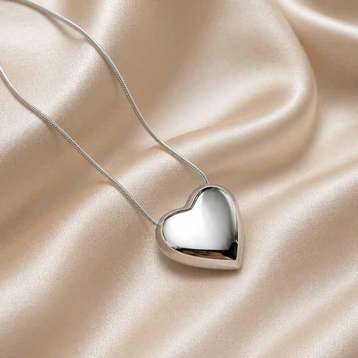 Collier Élégant avec Pendentif Cœur Puff en Or Blanc