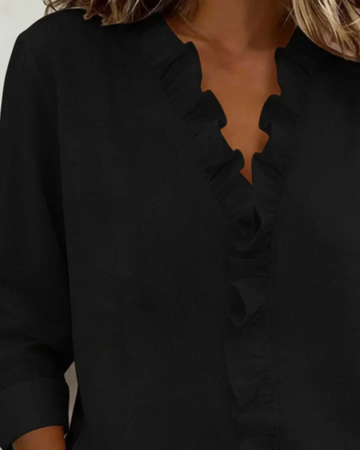 Chiara™ | Blouse à décolleté en V et volants délicats