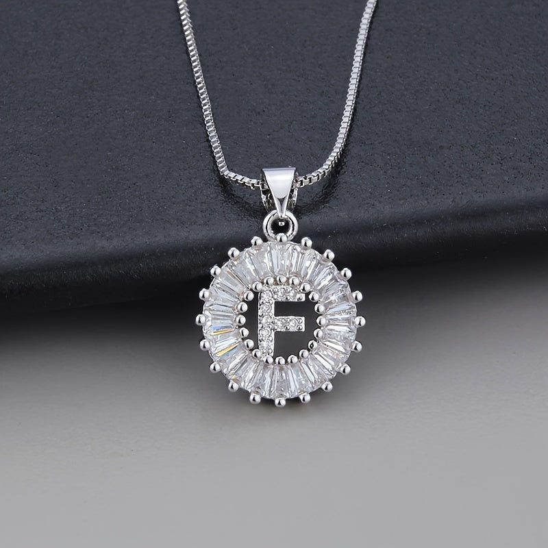 Collier en or blanc avec initiale "Z" et zirconiums