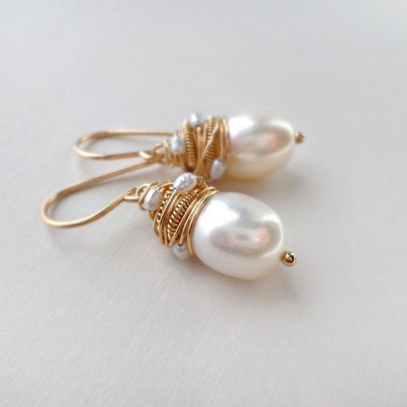 Boucles d'Oreilles Vintage avec Perles et Fils Dorés