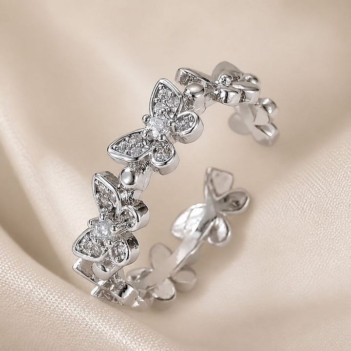 Bague en Or Blanc en Forme de Papillon avec Cristaux