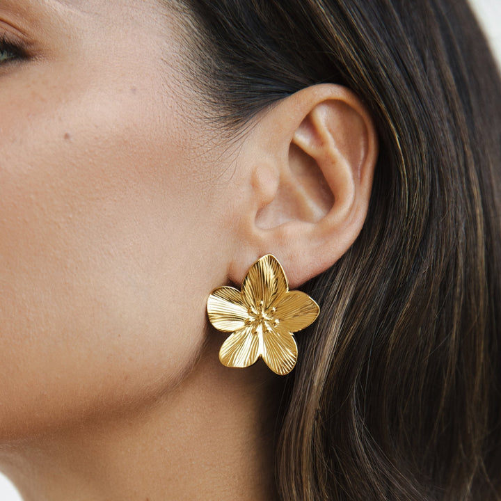 Boucles d'oreilles fleur en or