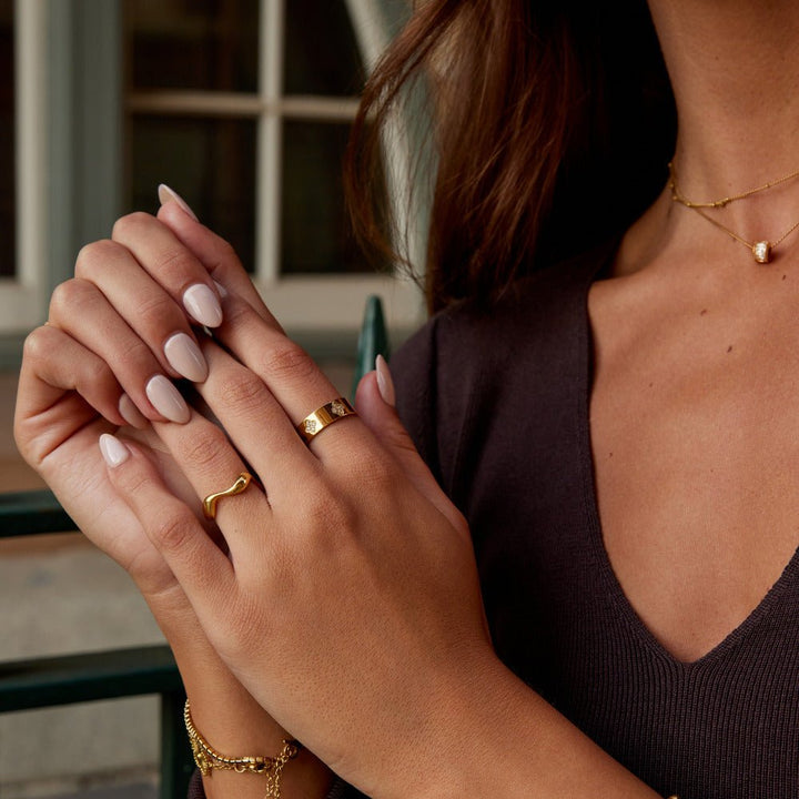 Bague trèfle dorée avec cristaux