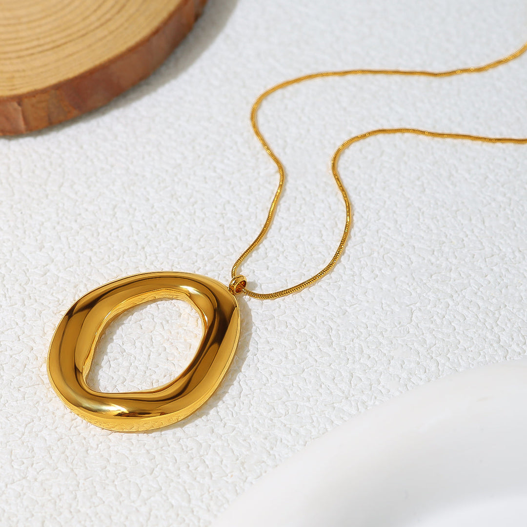 Collier Ovale en Métal Doré