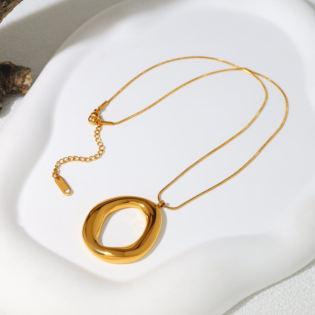Collier Ovale en Métal Doré