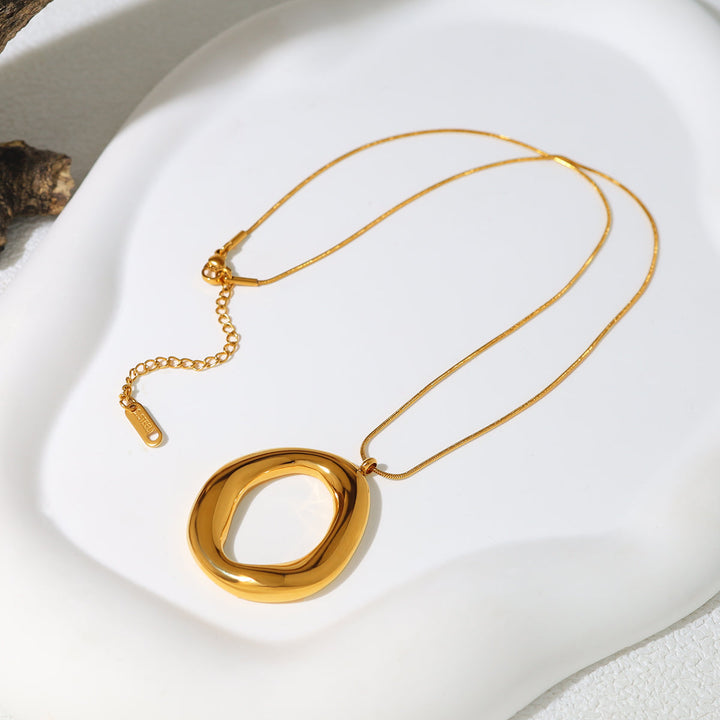 Collier Ovale en Métal Doré