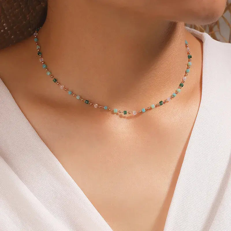 Collier Doré avec des Galets Multicolores