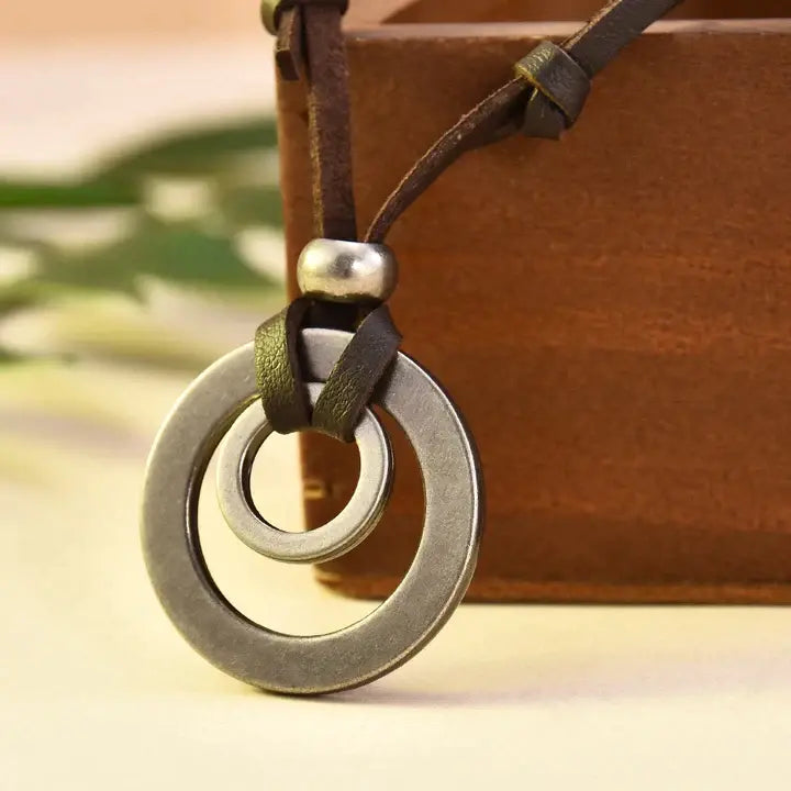 Collier en cuir style vintage argenté