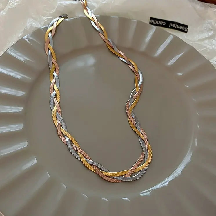 Collier élégant en or et en argent