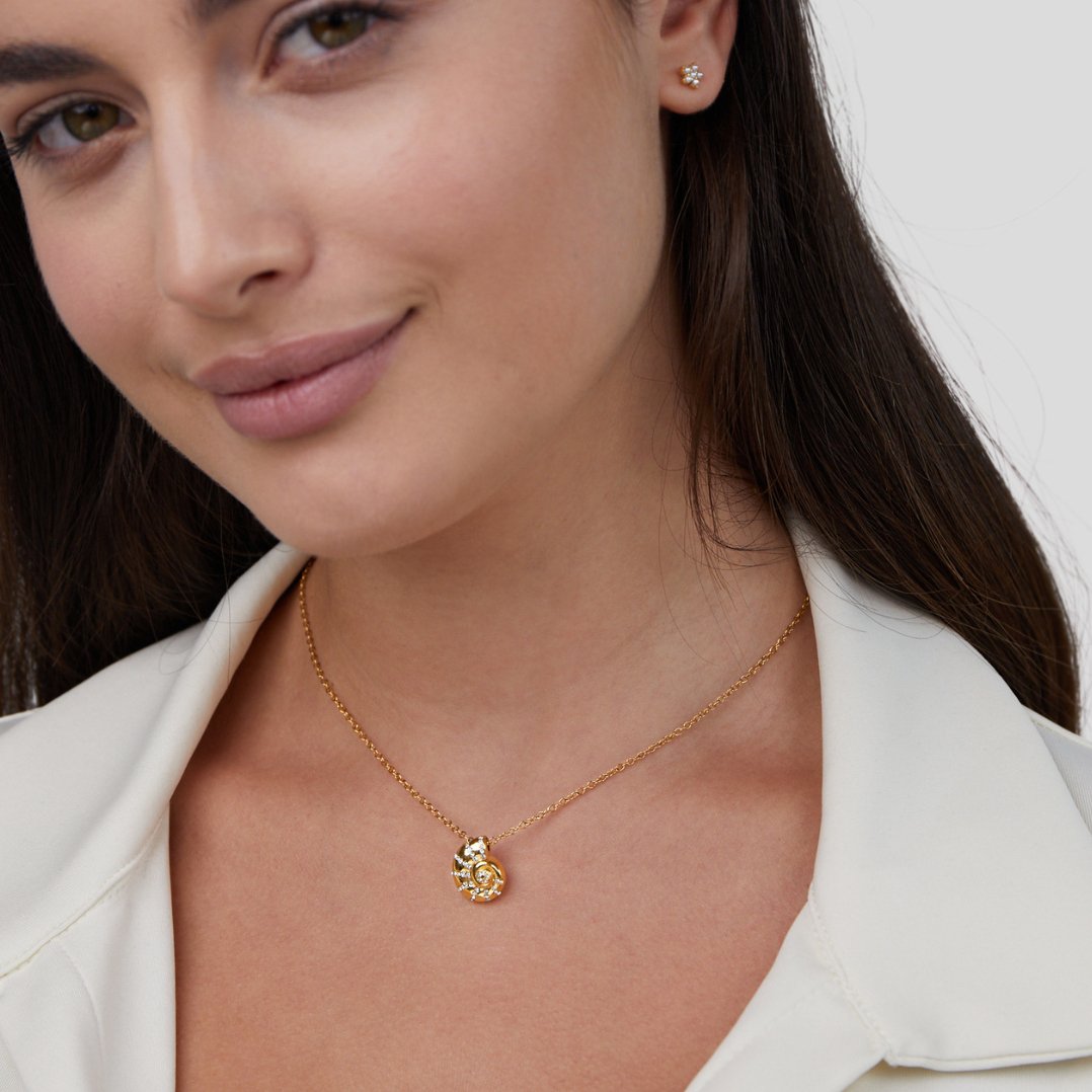 Collier avec Pendentif en Cristal Coquillage