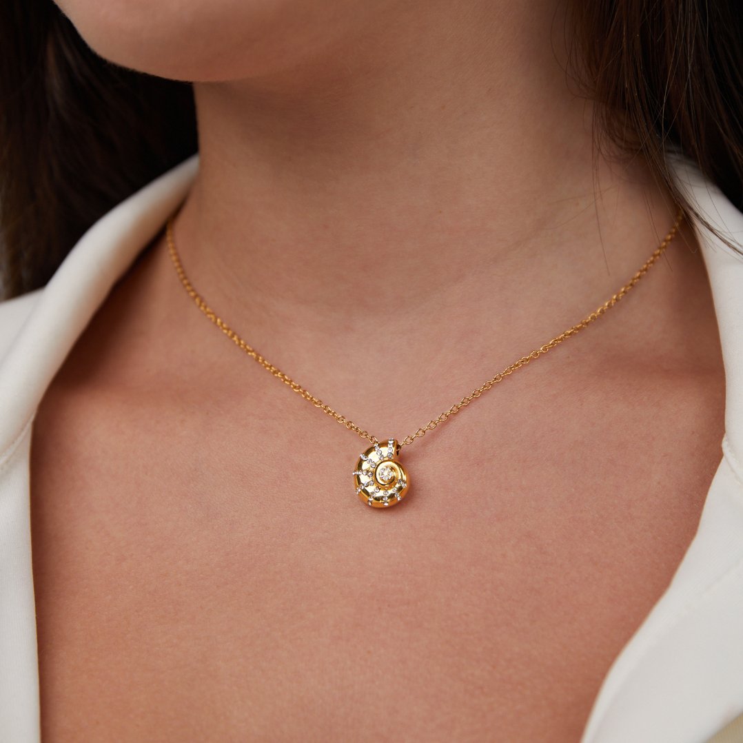 Collier avec Pendentif en Cristal Coquillage