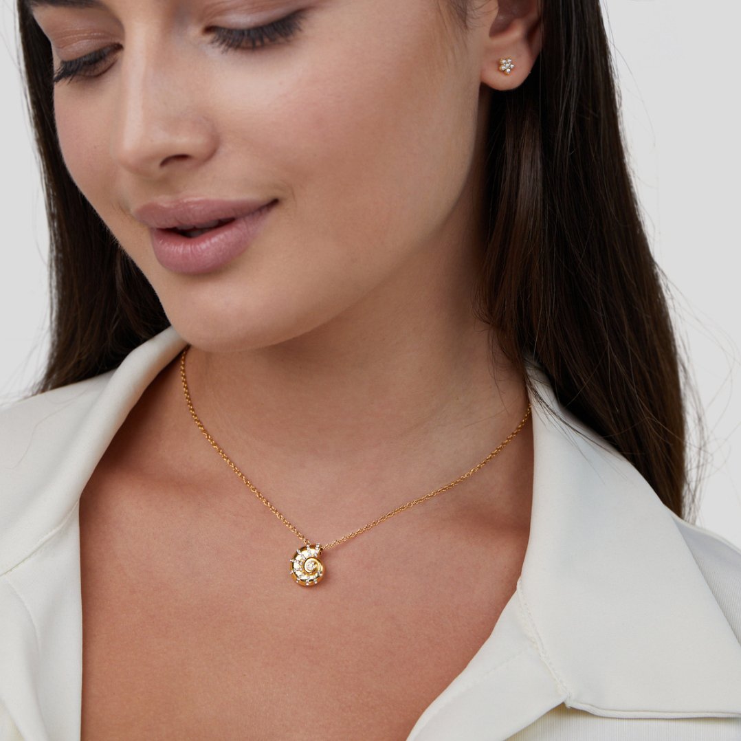 Collier avec Pendentif en Cristal Coquillage