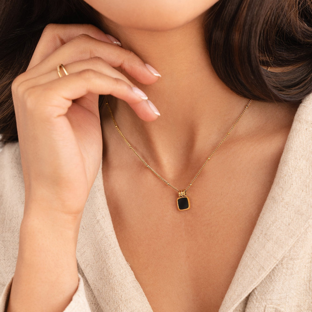 Collier Lucia avec pendentif noir