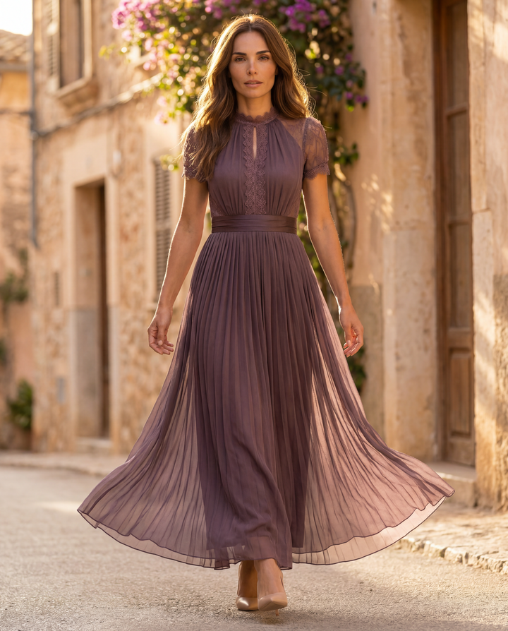 Flavia | Robe longue violette avec décolleté en forme de clé, finition en chiffon