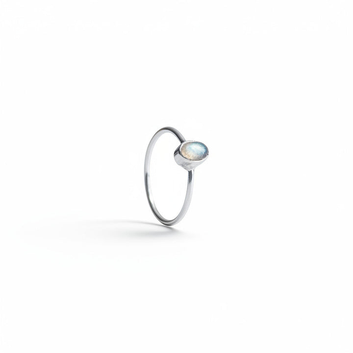 Bague délicate en Labradorite en Argent Sterling 925 / Bague empilable ovale faite à la main