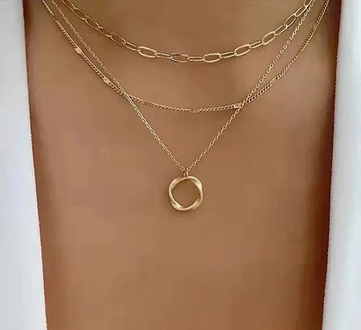 Collier en or classique avec pendentif