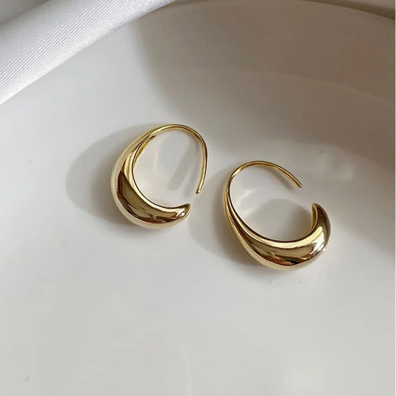 Boucles d'oreilles en forme de croissant de lune dorées et brillantes