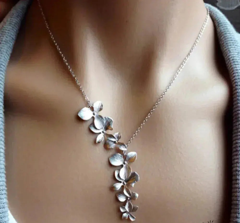 Collier en Argent Intemporel avec Pendentif Fleur